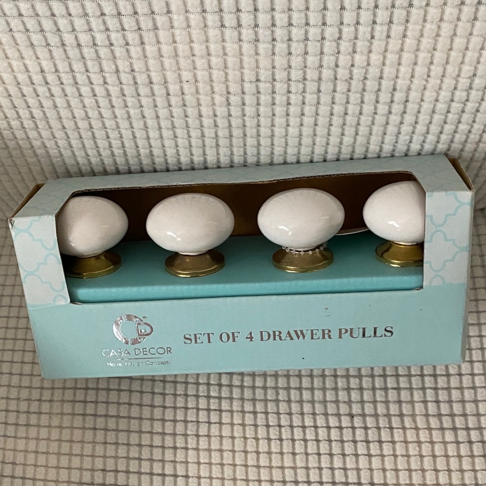 Casa Decor White and Gold Drawer Pulls Set